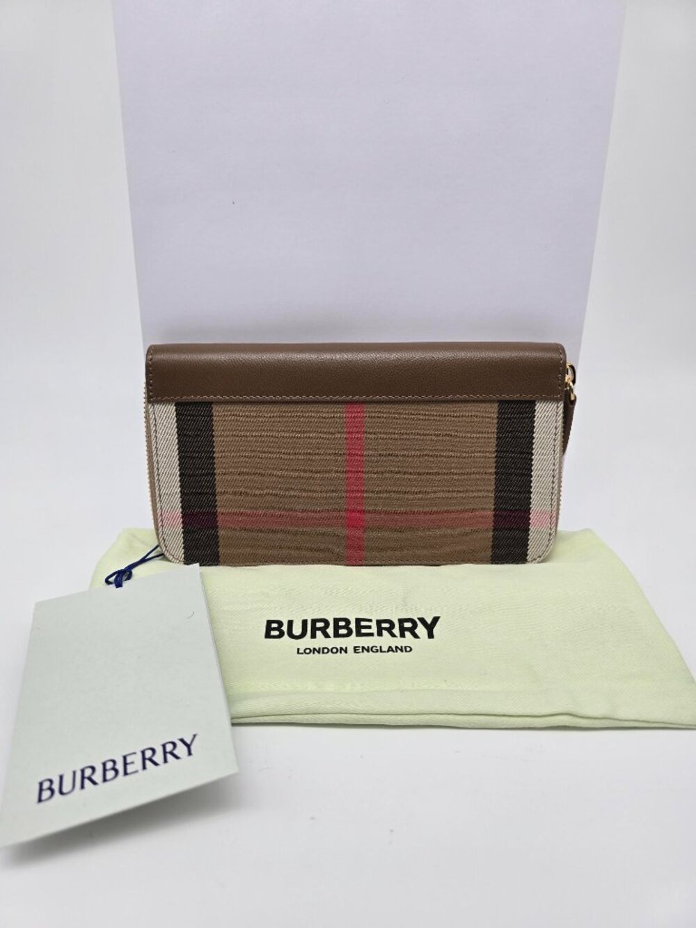 Authentic Burberry Vintage Check Zip Around Wallet NWT